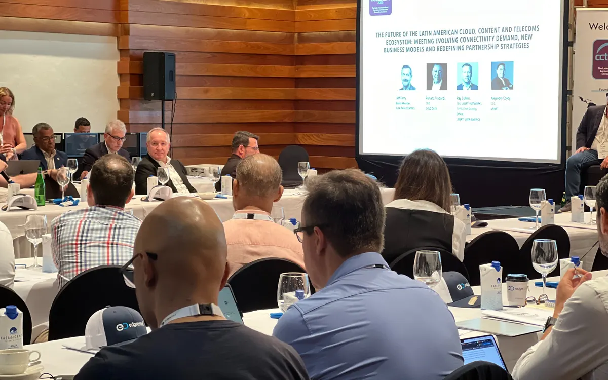 Congreso y sesión plenaria con interpretación simultánea en Punta Cana