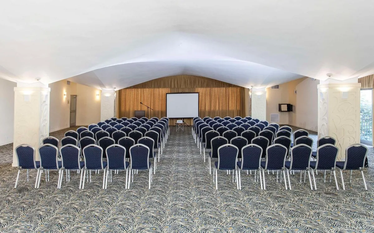 Interpretación simultánea para eventos y programas ejecutivos en Cabo Rojo y Pedernales