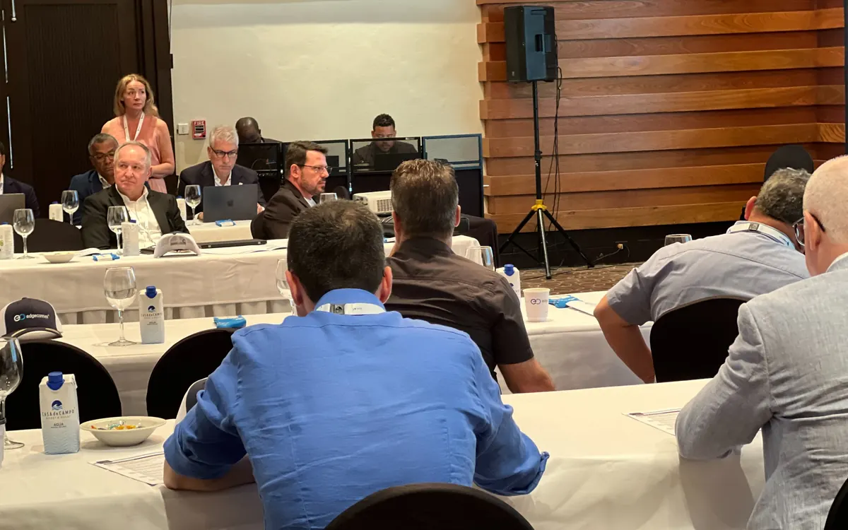 Evento corporativo con audiencia y soporte multilingüe en Puerto Plata