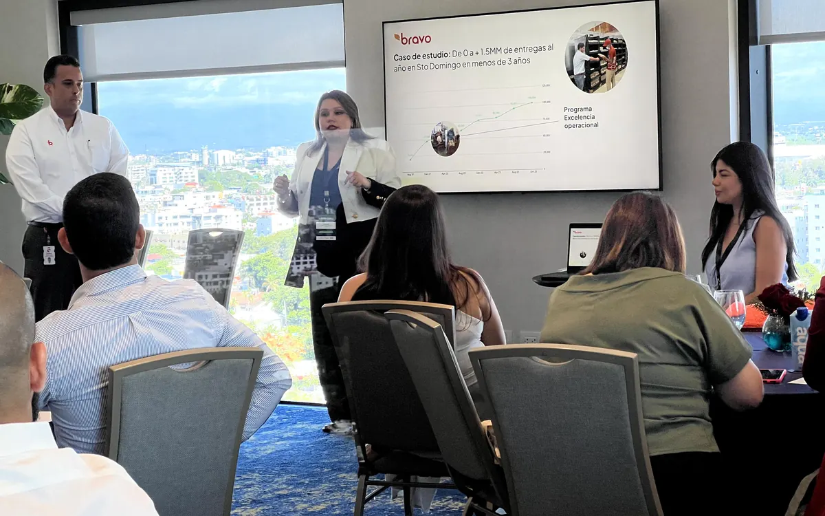 Presentación corporativa con interpretación para reuniones híbridas y eventos empresariales