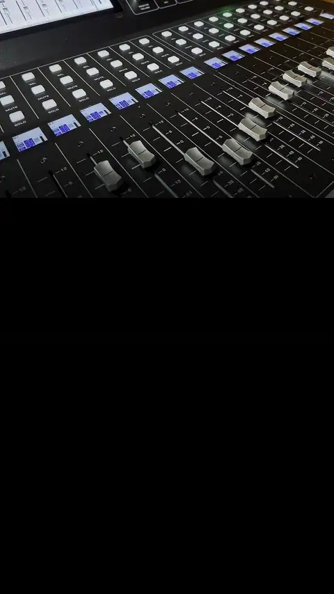 Mixer y sistema de sonido profesional para congresos y conferencias